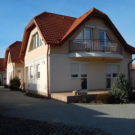 Apartment Holiday Wellness Apartman Hajduszoboszlo