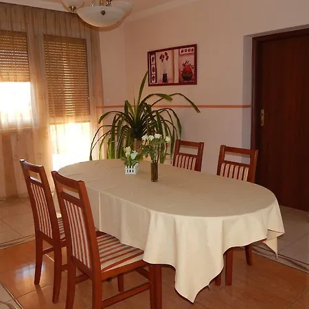 Holiday Wellness Apartman Apartment