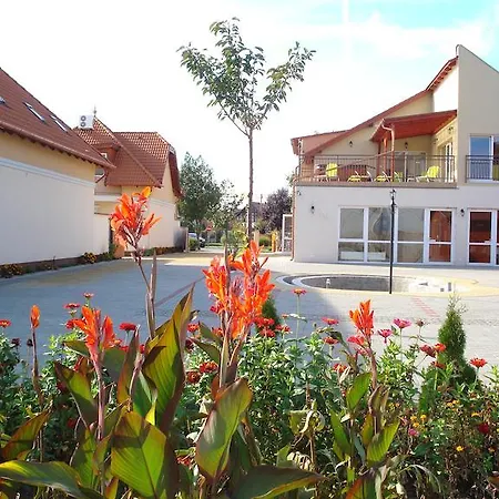 Apartment Holiday Wellness Apartman *